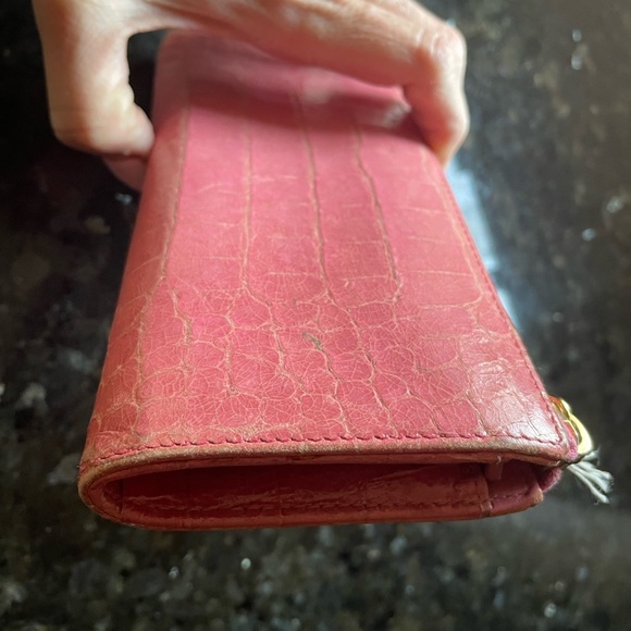 Miu Miu pink zippy wallet - Picture 4 of 10